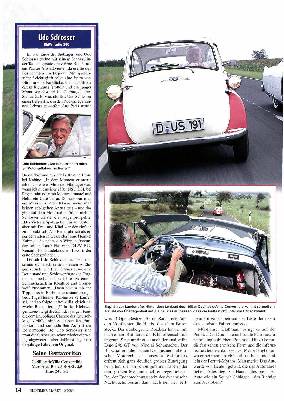 Neun Oldtimerfreunde [ausicnen c ie Autos
