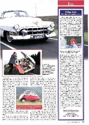 Neun Oldtimerfreunde [ausicnen c ie Autos